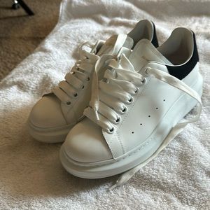 Excellent authentic Alexander McQueen Sneakers only worn twice